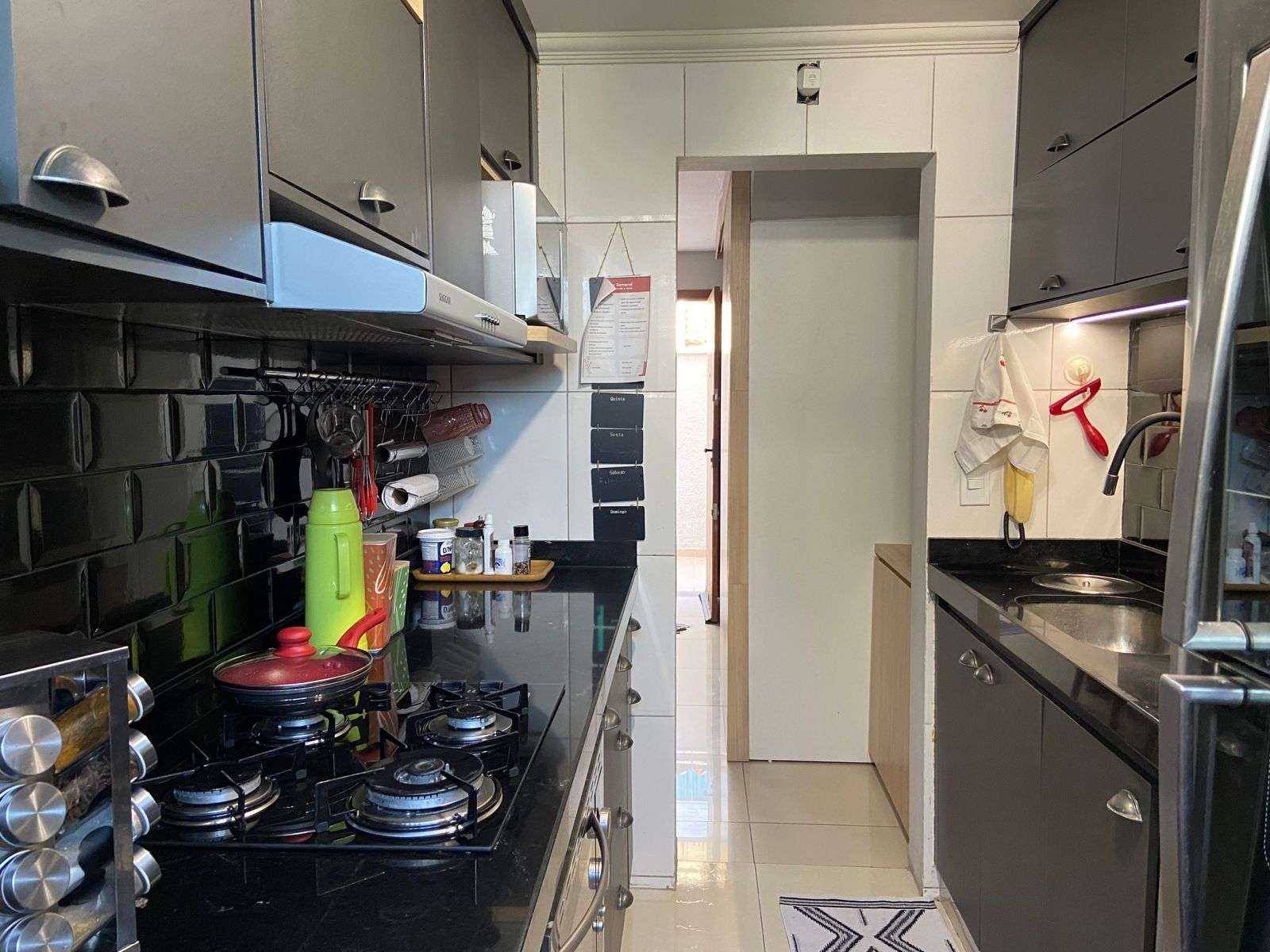 Apartamento à venda com 3 quartos, 65m² - Foto 2