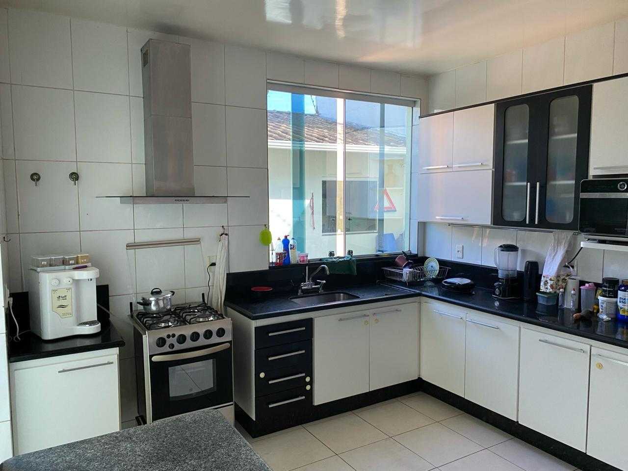 Casa à venda com 6 quartos, 320m² - Foto 5