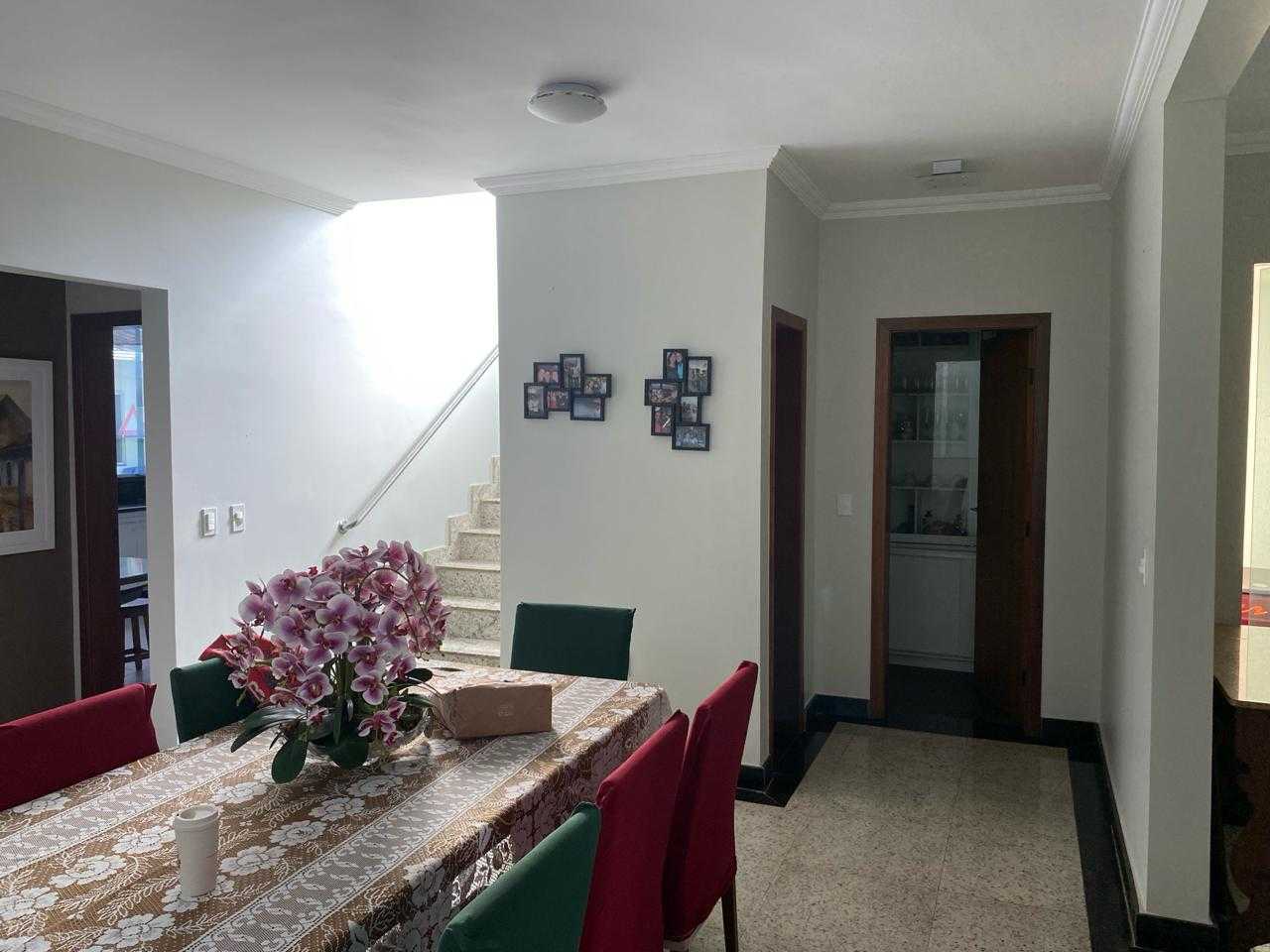 Casa à venda com 6 quartos, 320m² - Foto 17