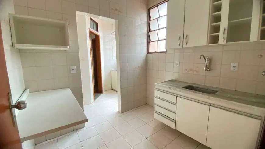 Apartamento à venda com 3 quartos, 75m² - Foto 2