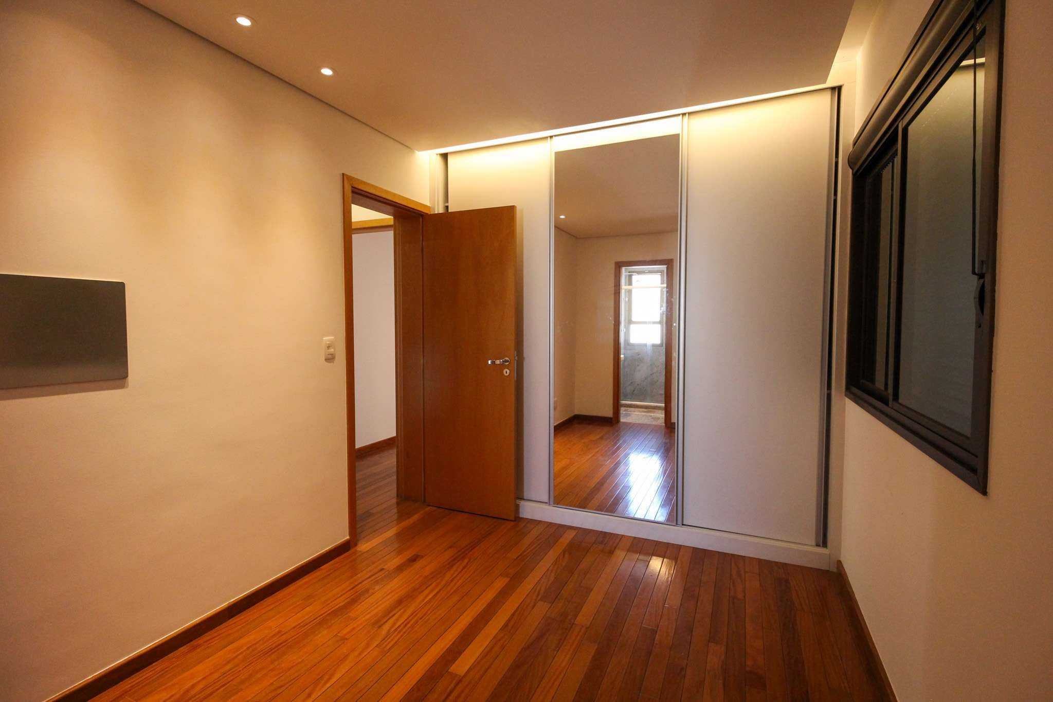 Apartamento à venda com 4 quartos, 158m² - Foto 13