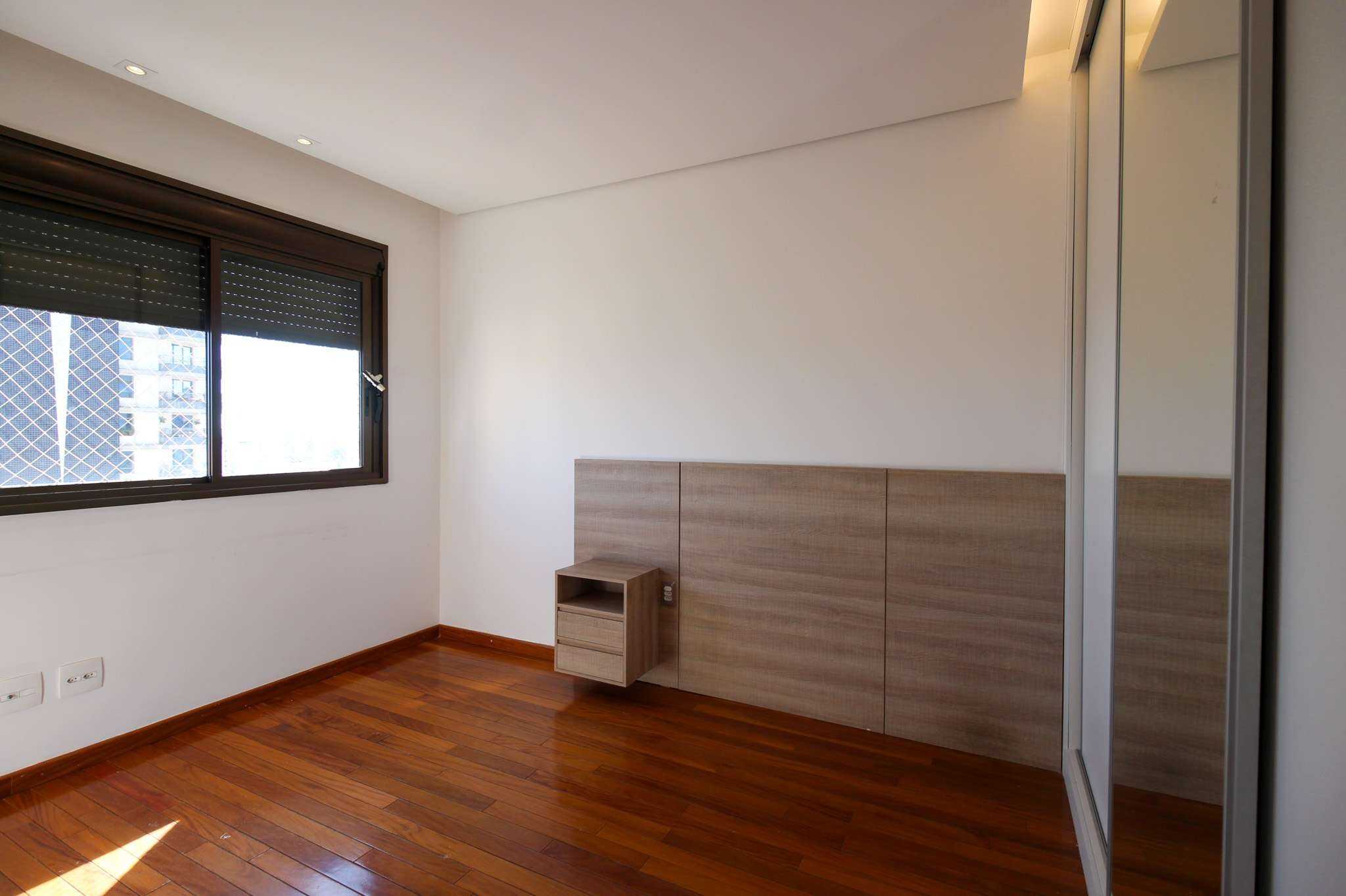 Apartamento à venda com 4 quartos, 158m² - Foto 9