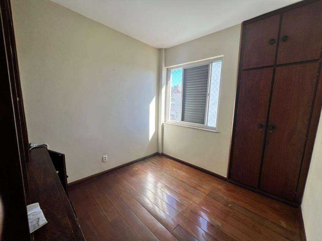 Apartamento à venda com 4 quartos, 180m² - Foto 2