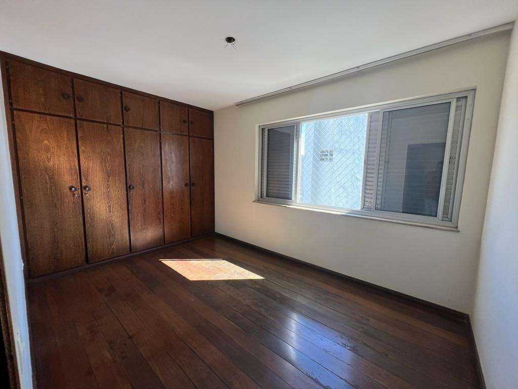 Apartamento à venda com 4 quartos, 180m² - Foto 4