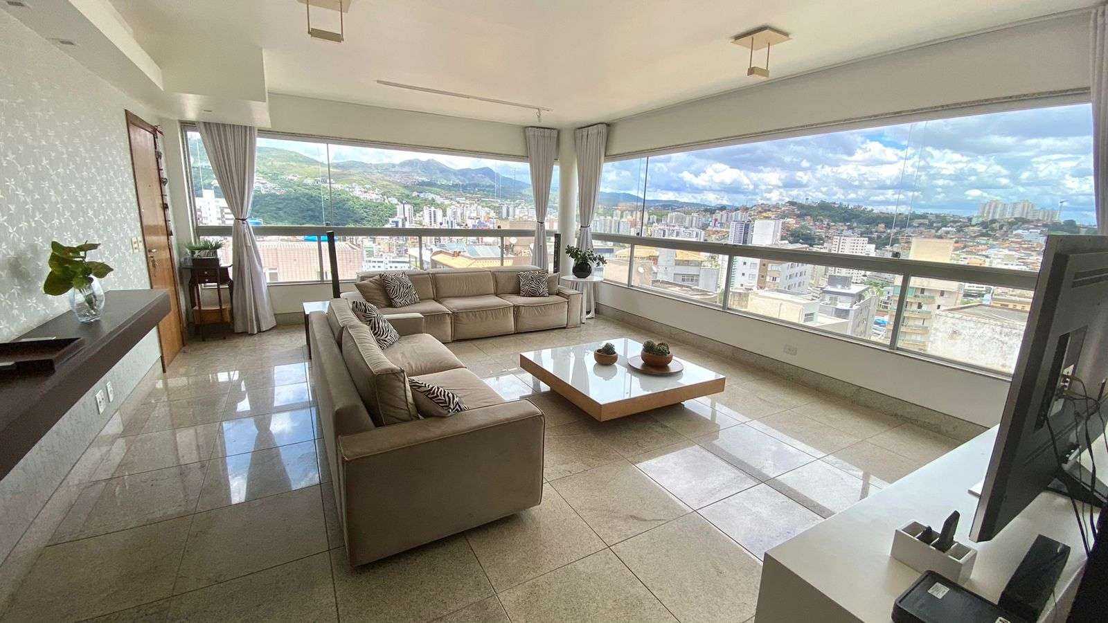 Apartamento à venda com 4 quartos, 155m² - Foto 1