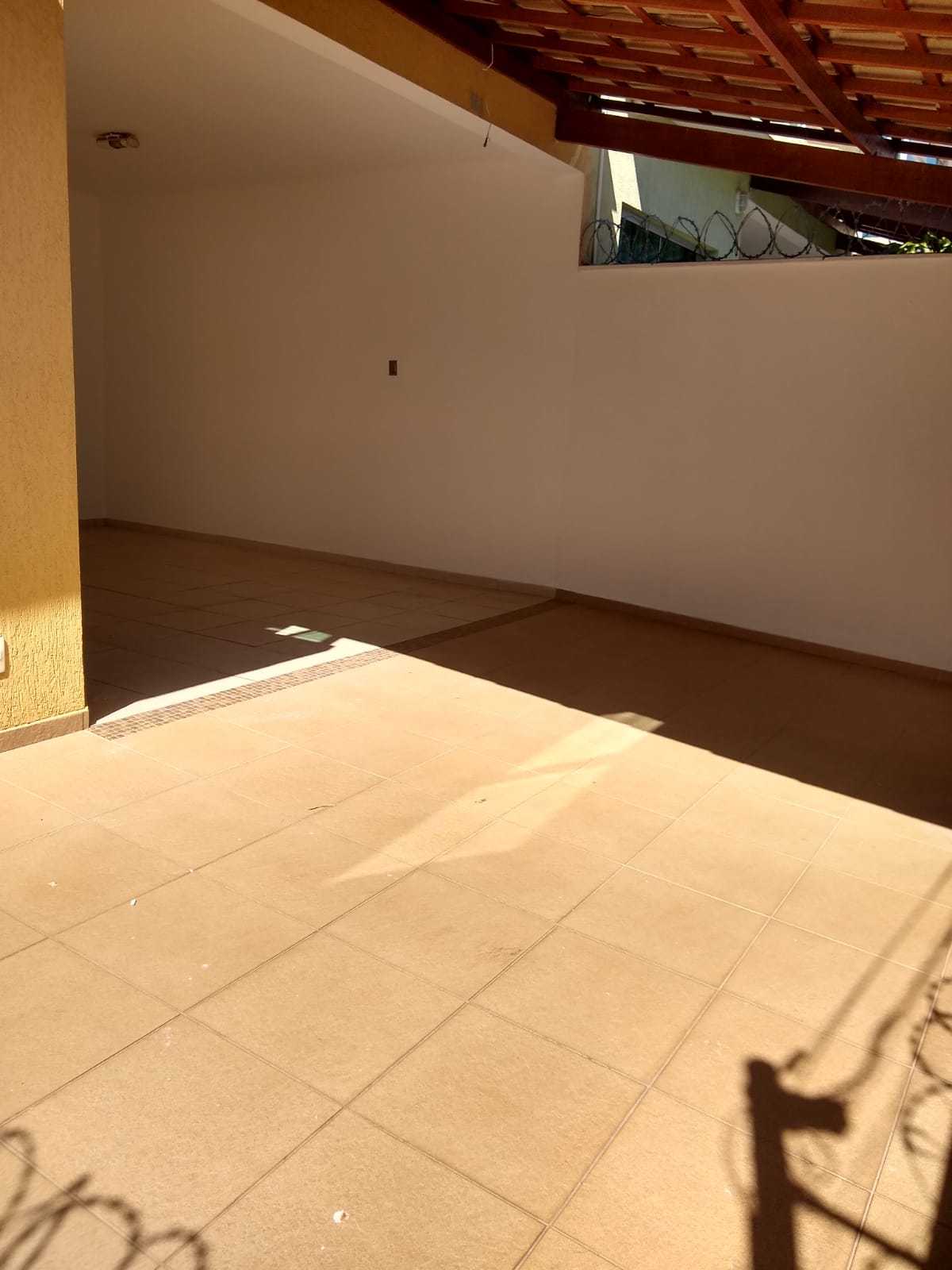 Casa à venda com 3 quartos, 130m² - Foto 2