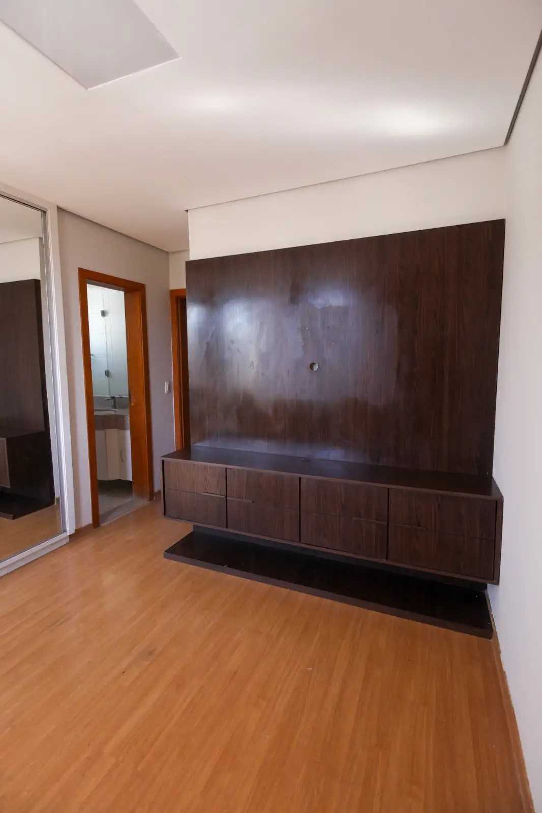 Apartamento à venda com 3 quartos, 80m² - Foto 1