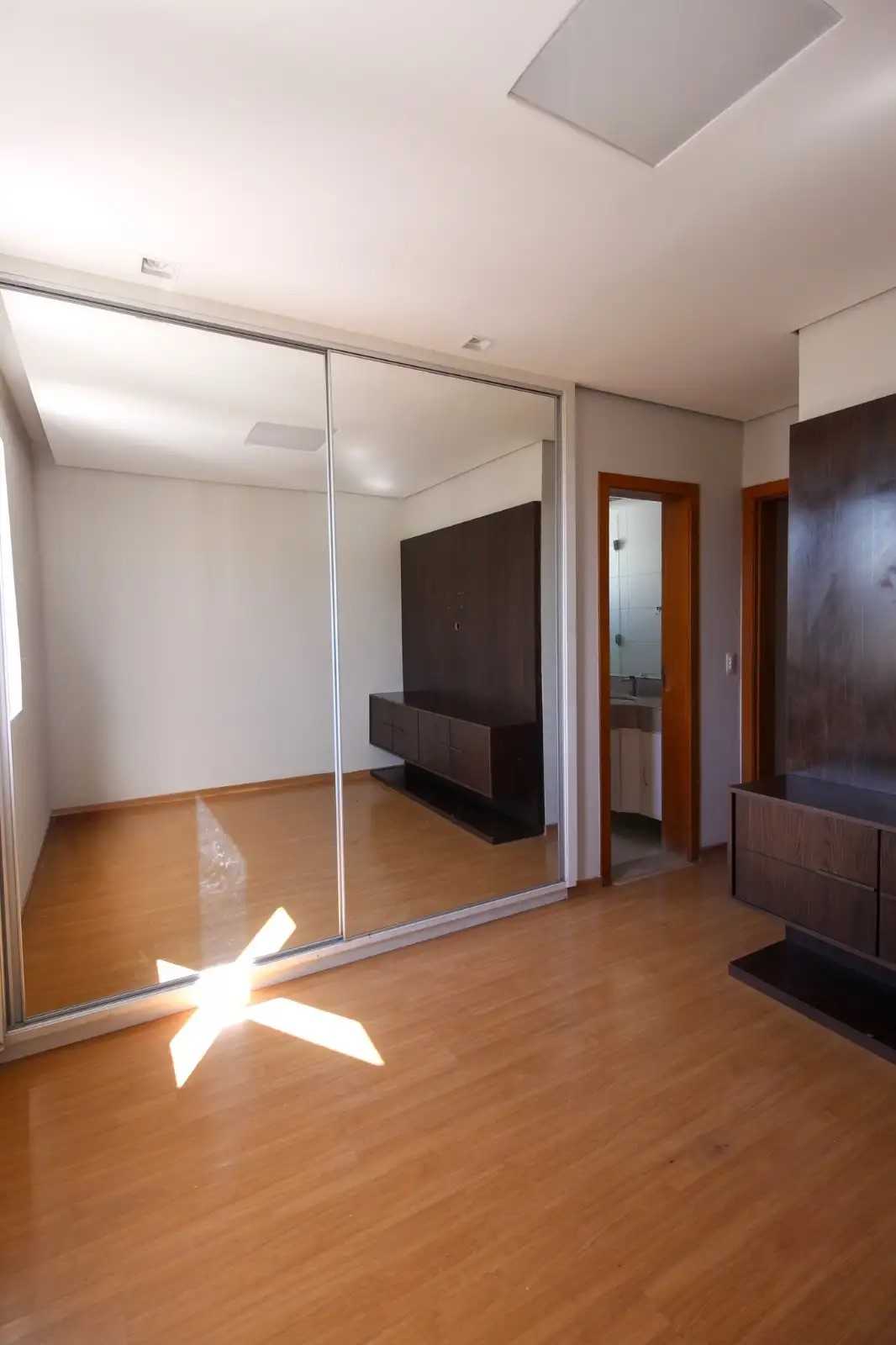 Apartamento à venda com 3 quartos, 80m² - Foto 3