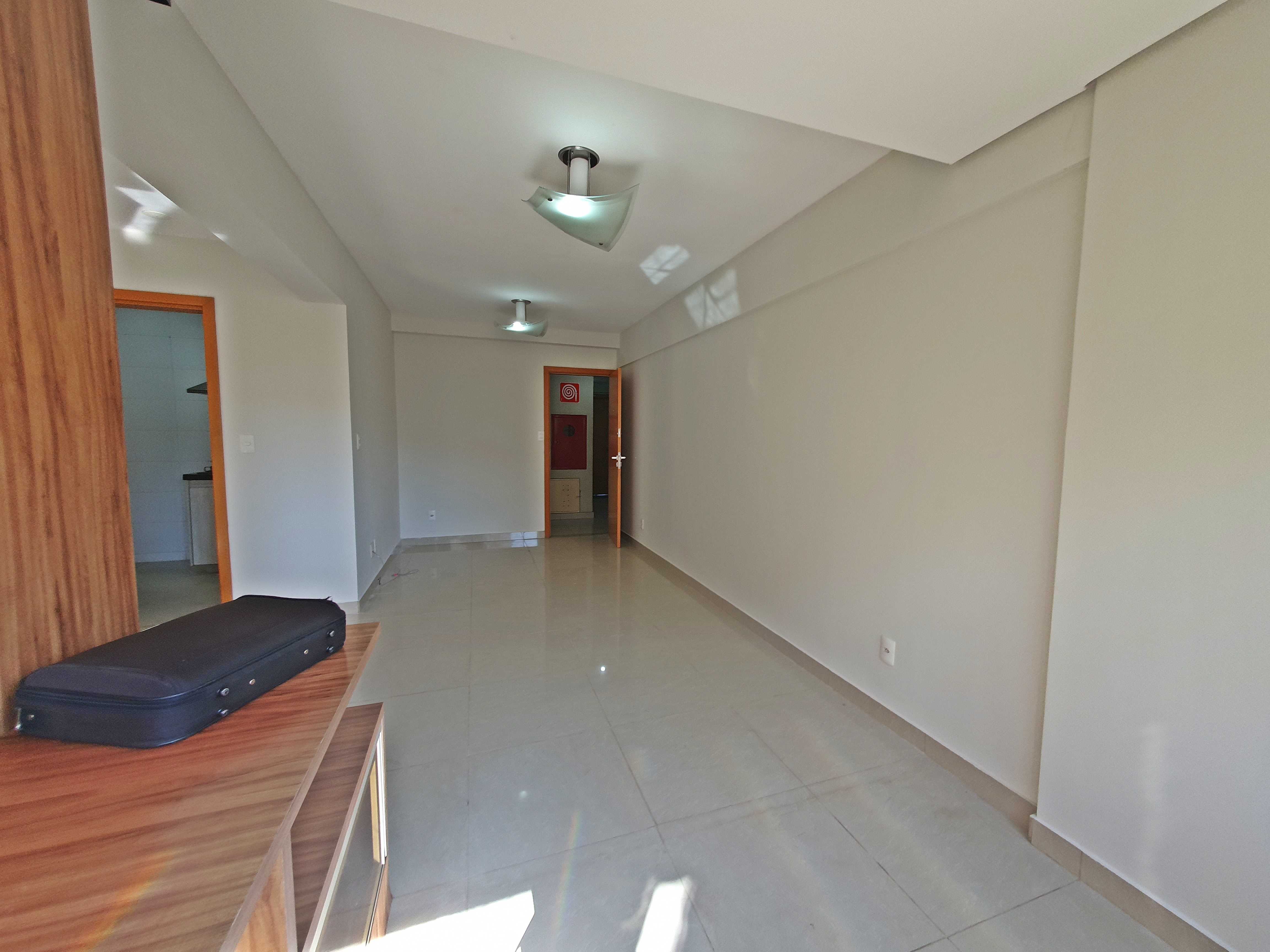 Apartamento à venda com 3 quartos, 75m² - Foto 2