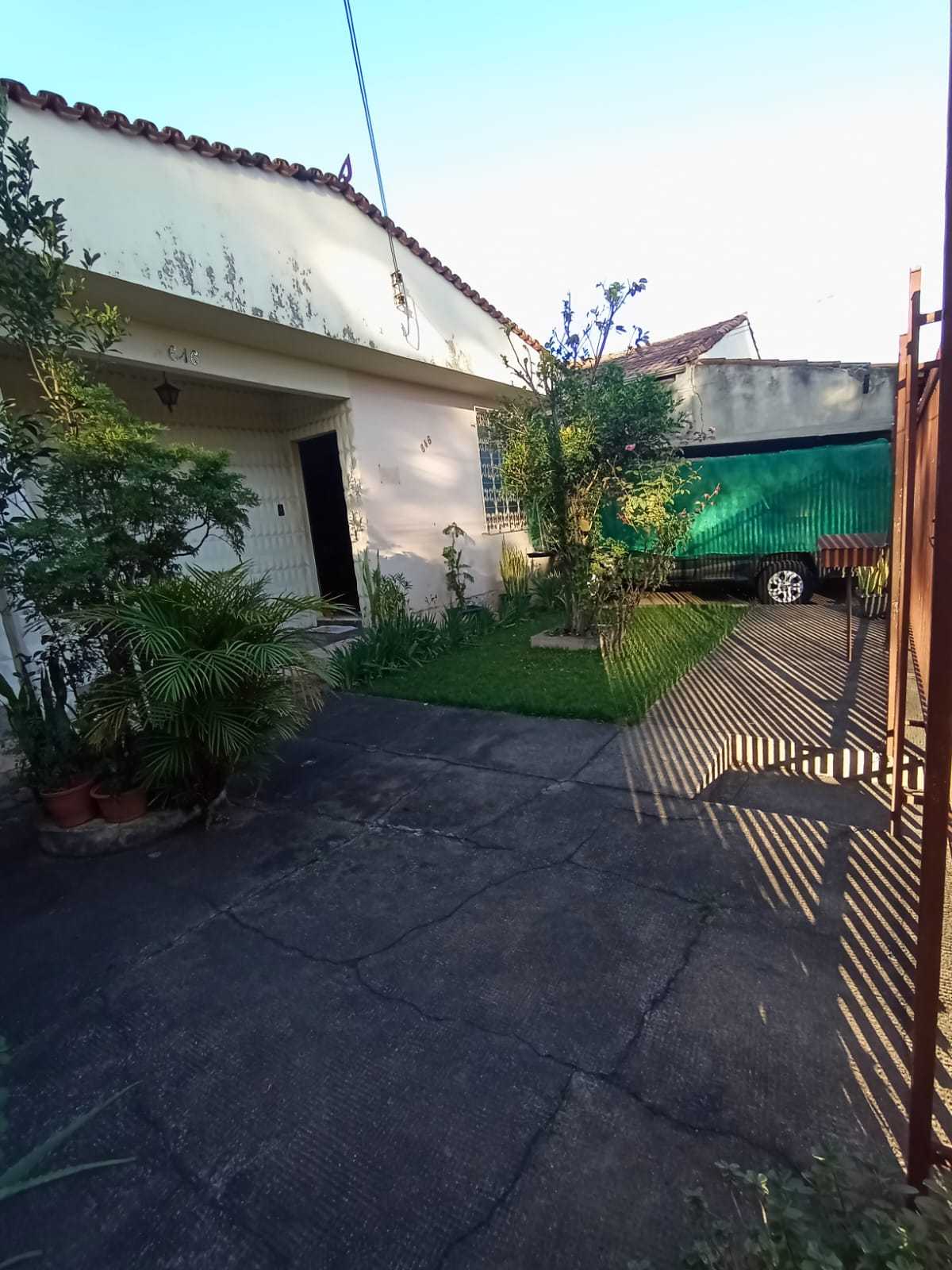 Casa à venda com 3 quartos, 130m² - Foto 1