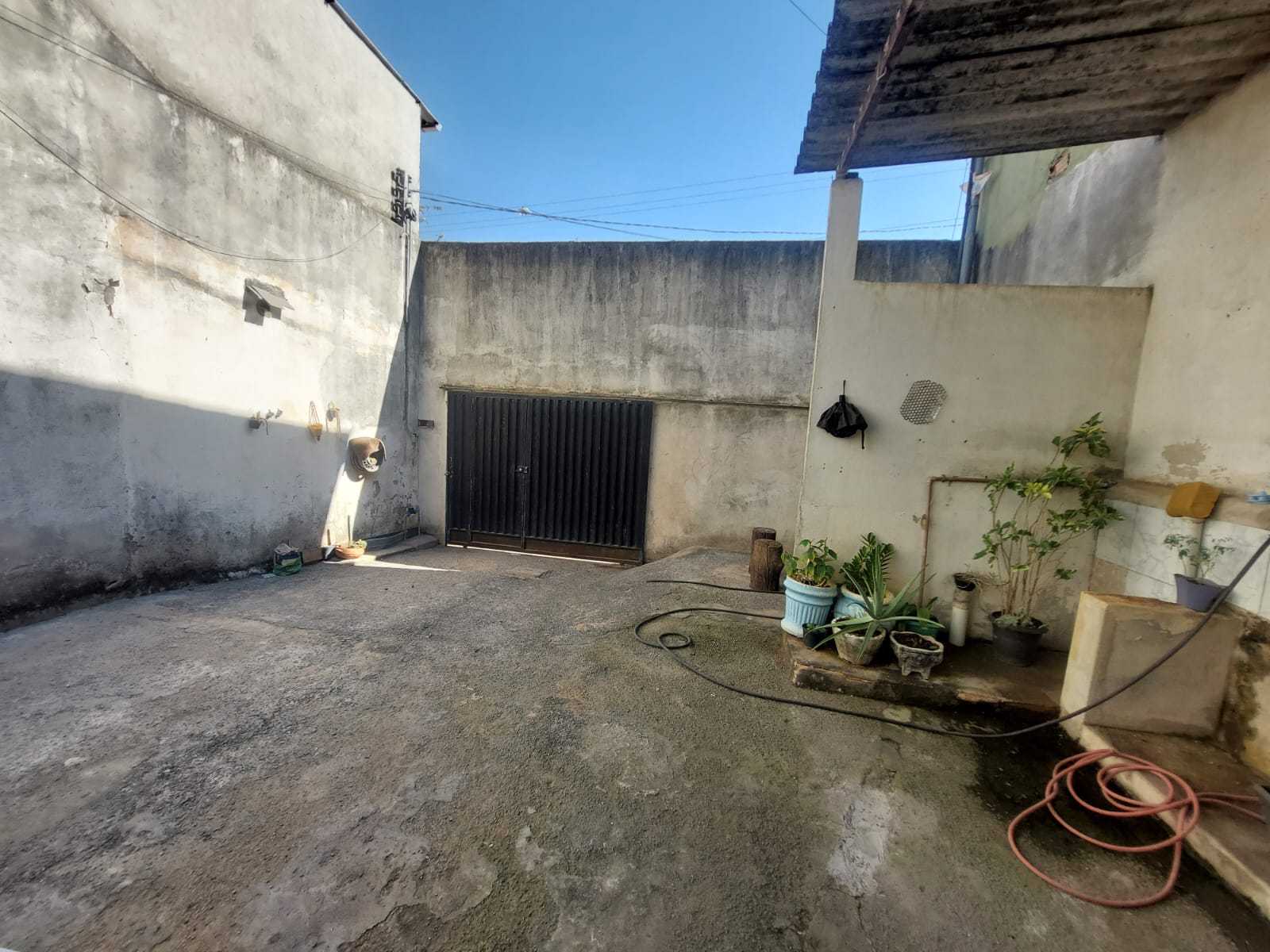 Casa à venda com 3 quartos, 200m² - Foto 1