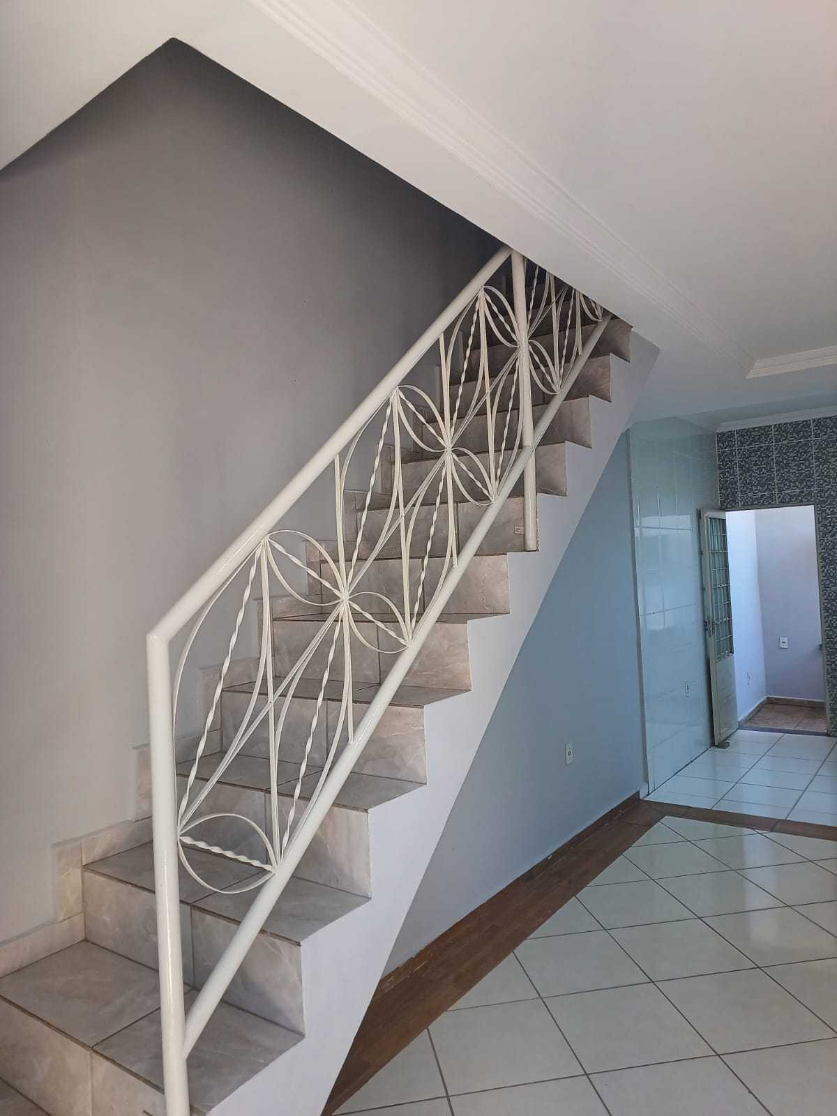 Casa à venda com 2 quartos, 61m² - Foto 2