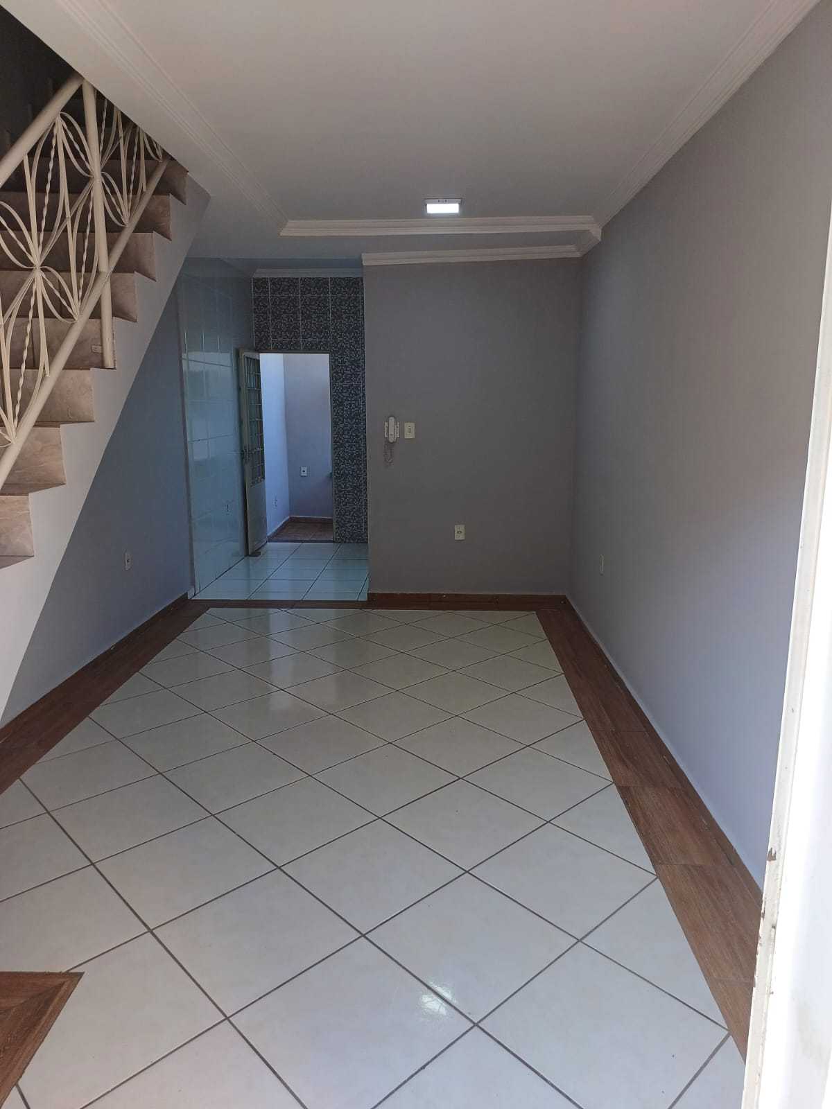 Casa à venda com 2 quartos, 61m² - Foto 1