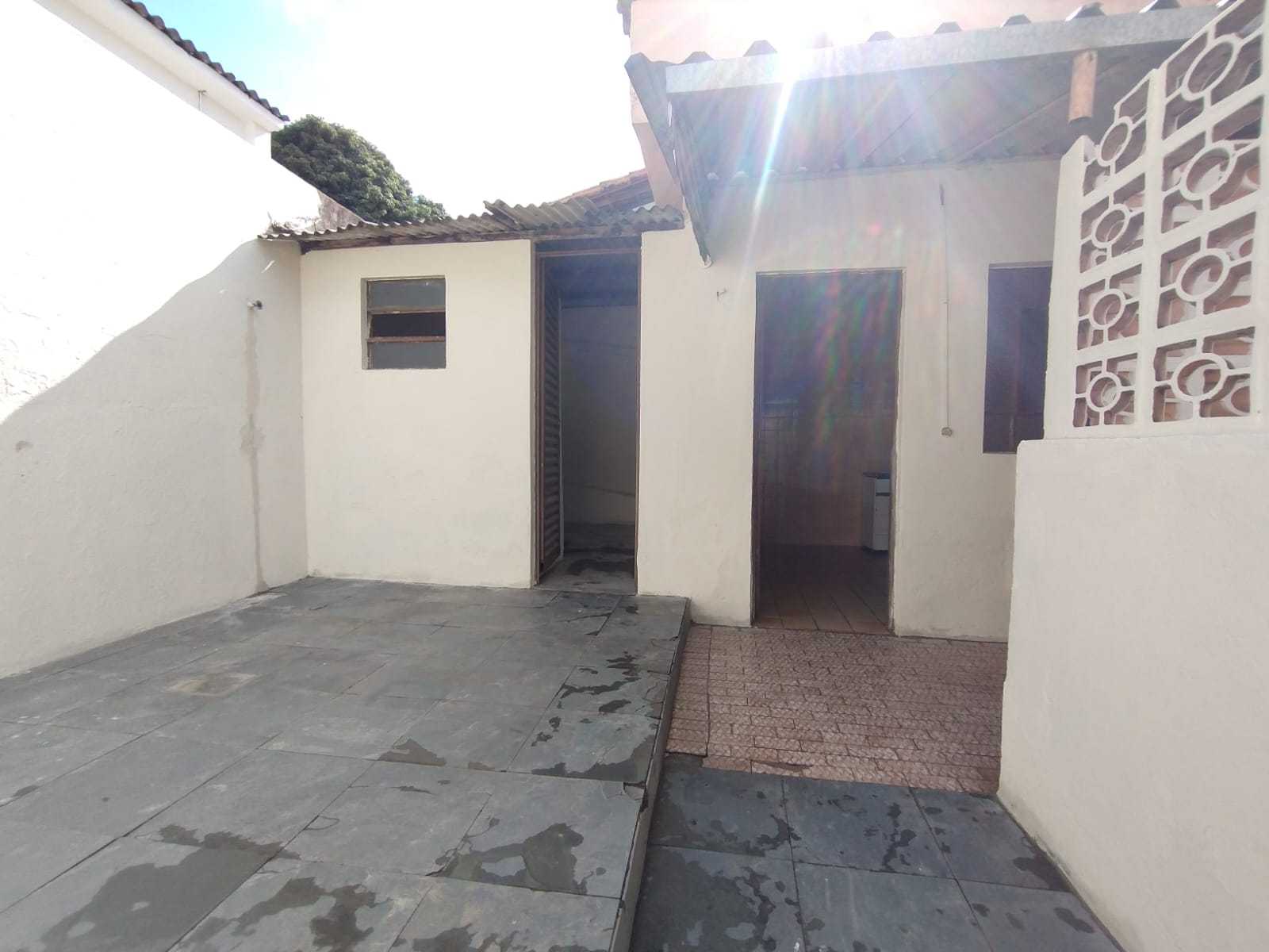 Casa para alugar com 3 quartos, 95m² - Foto 25