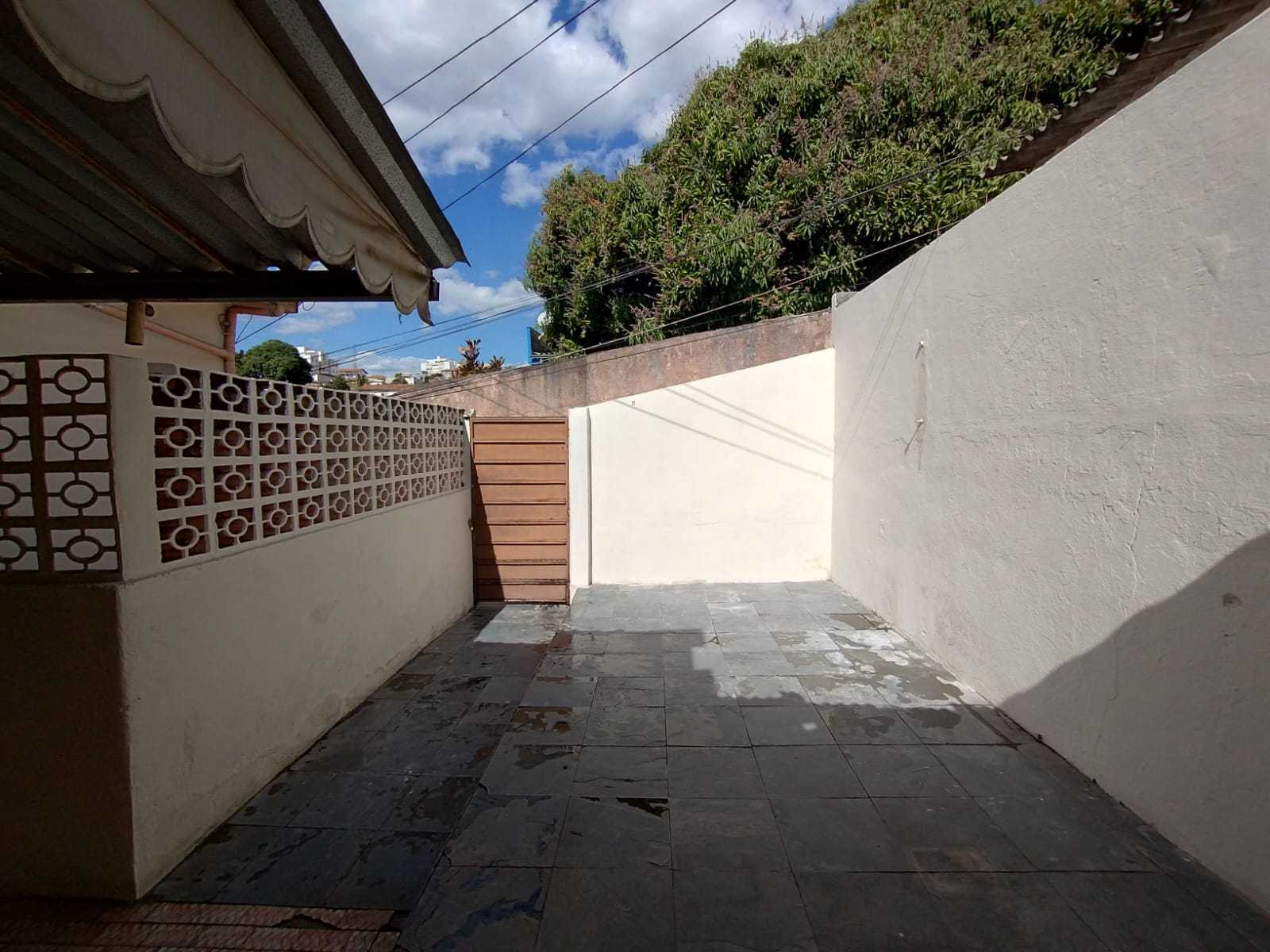 Casa para alugar com 3 quartos, 95m² - Foto 24