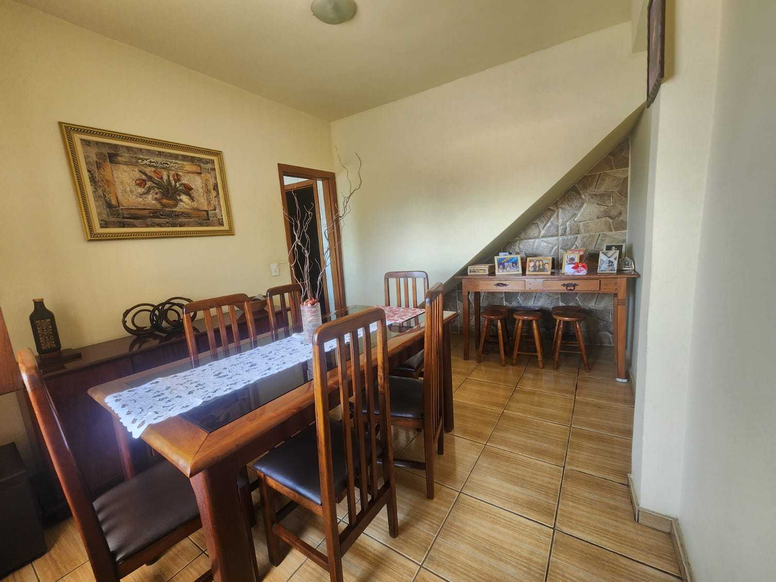 Casa à venda com 8 quartos, 180m² - Foto 4