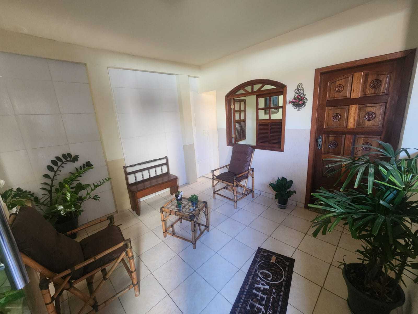 Casa à venda com 8 quartos, 180m² - Foto 1