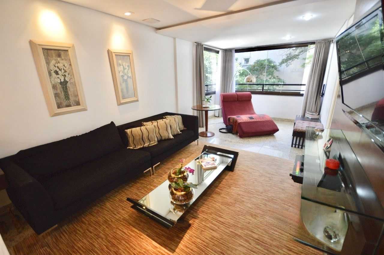 Apartamento à venda com 4 quartos, 189m² - Foto 1