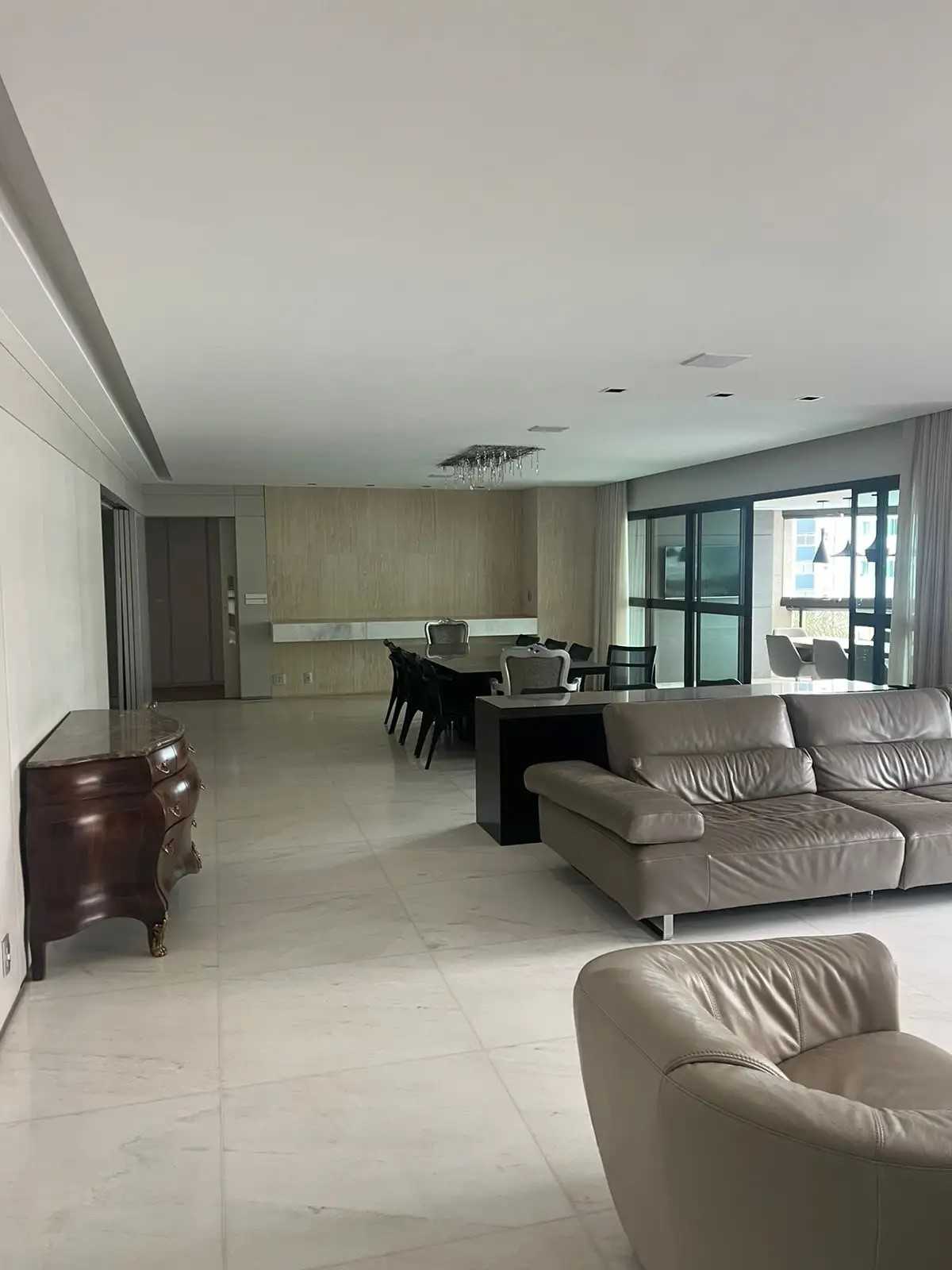 Apartamento à venda com 4 quartos, 275m² - Foto 1