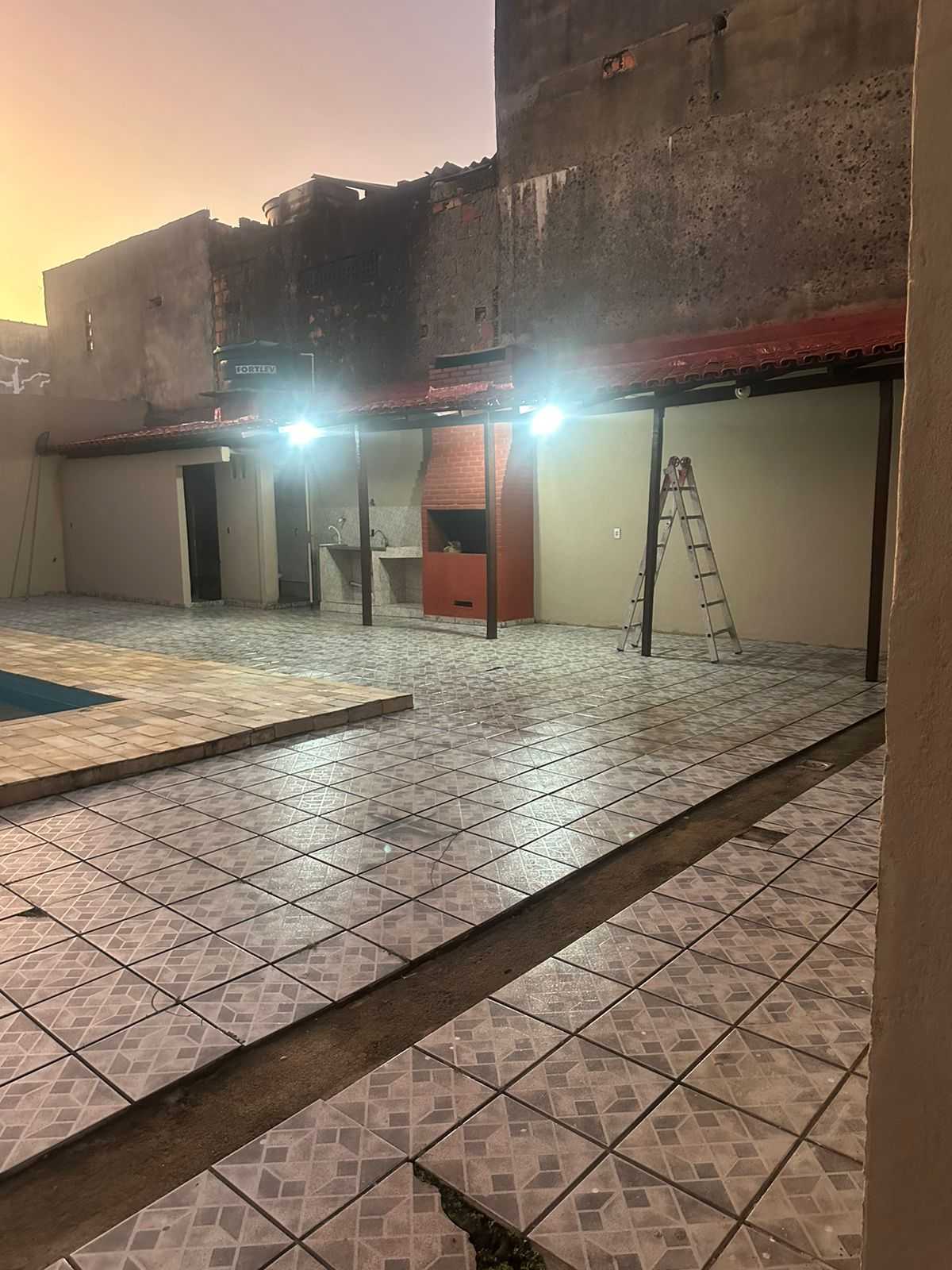 Casa à venda com 4 quartos, 300m² - Foto 5