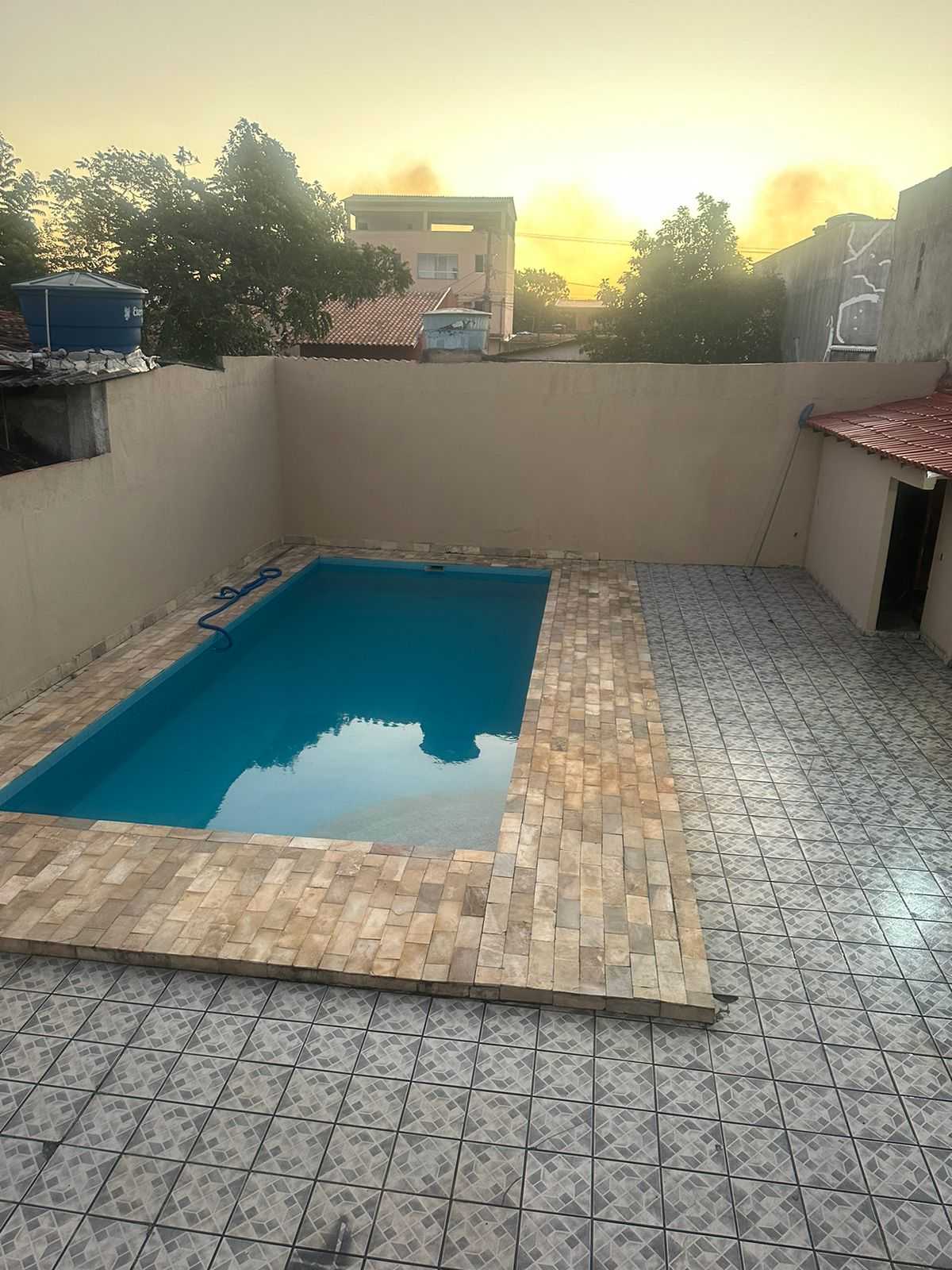 Casa à venda com 4 quartos, 300m² - Foto 2