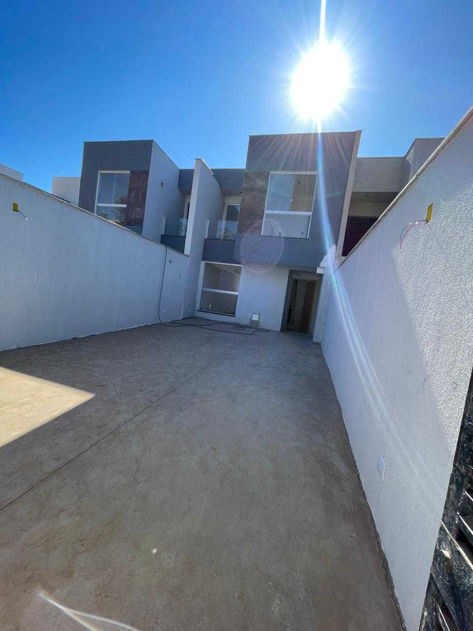 Casa à venda com 3 quartos, 130m² - Foto 2