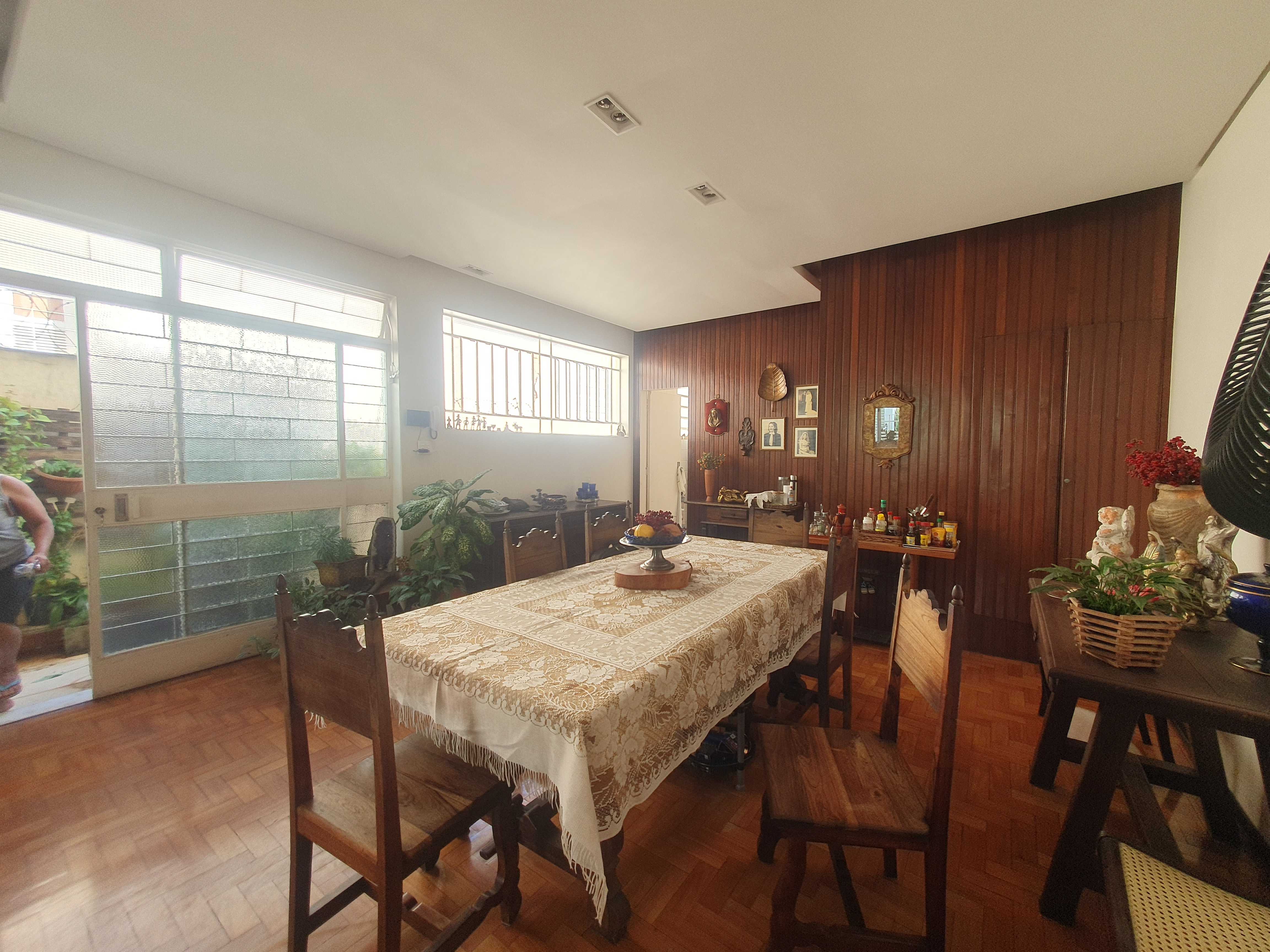 Casa à venda com 6 quartos, 320m² - Foto 14