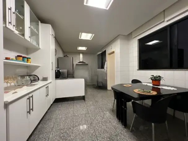 Apartamento à venda com 4 quartos, 217m² - Foto 4