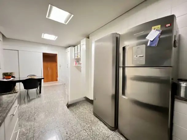 Apartamento à venda com 4 quartos, 217m² - Foto 7