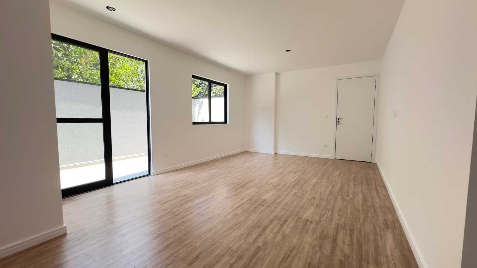 Apartamento à venda com 3 quartos, 115m² - Foto 1