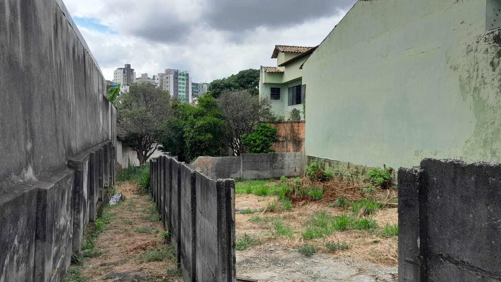 Terreno à venda, 900m² - Foto 1