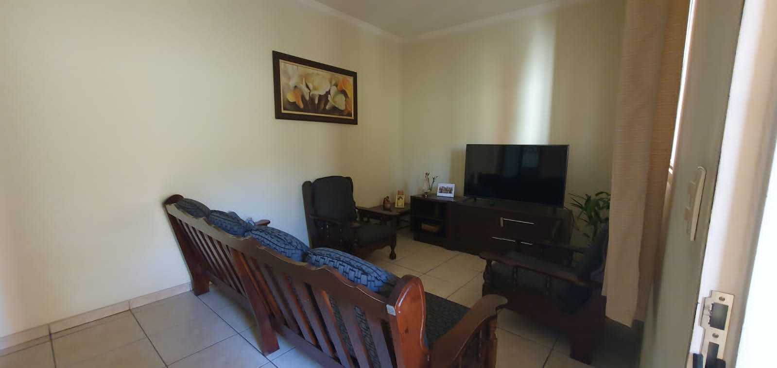 Casa à venda com 10 quartos, 360m² - Foto 2