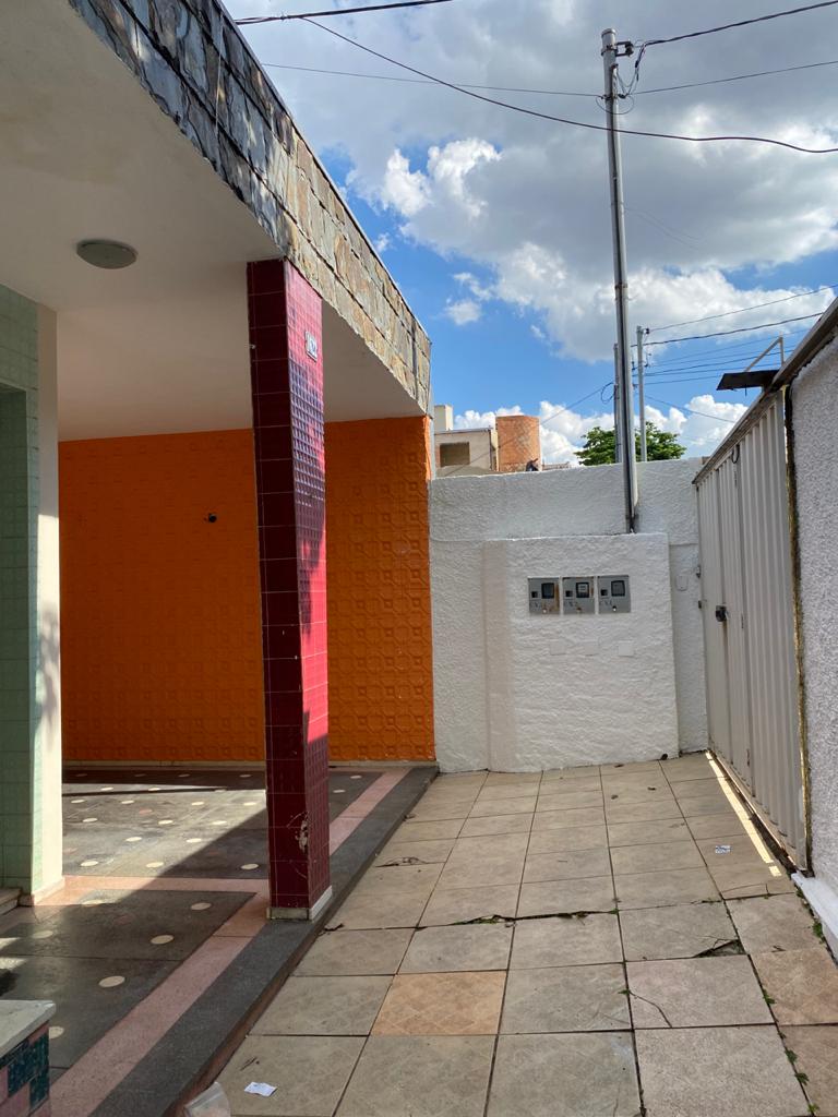 Casa à venda com 6 quartos, 550m² - Foto 4