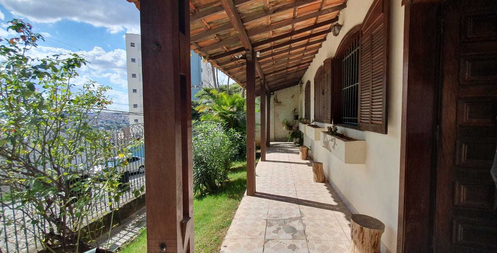 Casa à venda com 3 quartos, 388m² - Foto 3