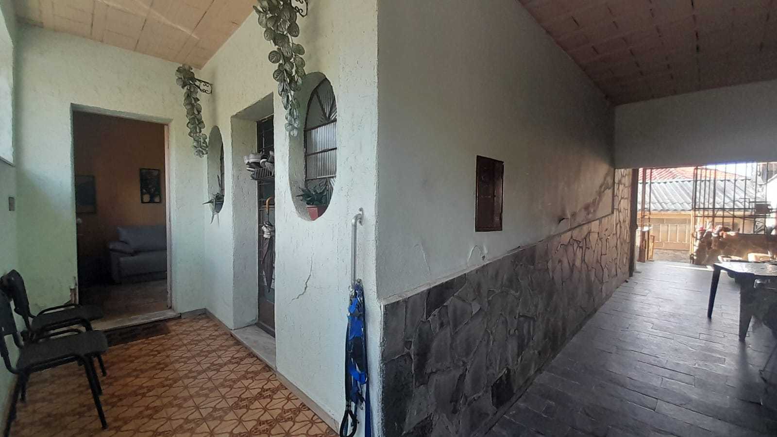 Casa à venda com 3 quartos, 197m² - Foto 2