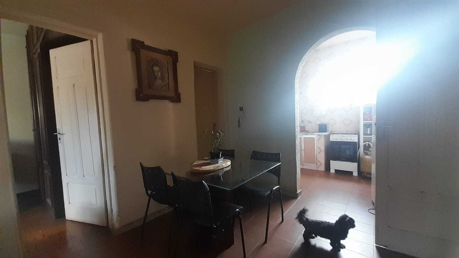 Casa à venda com 3 quartos, 197m² - Foto 1