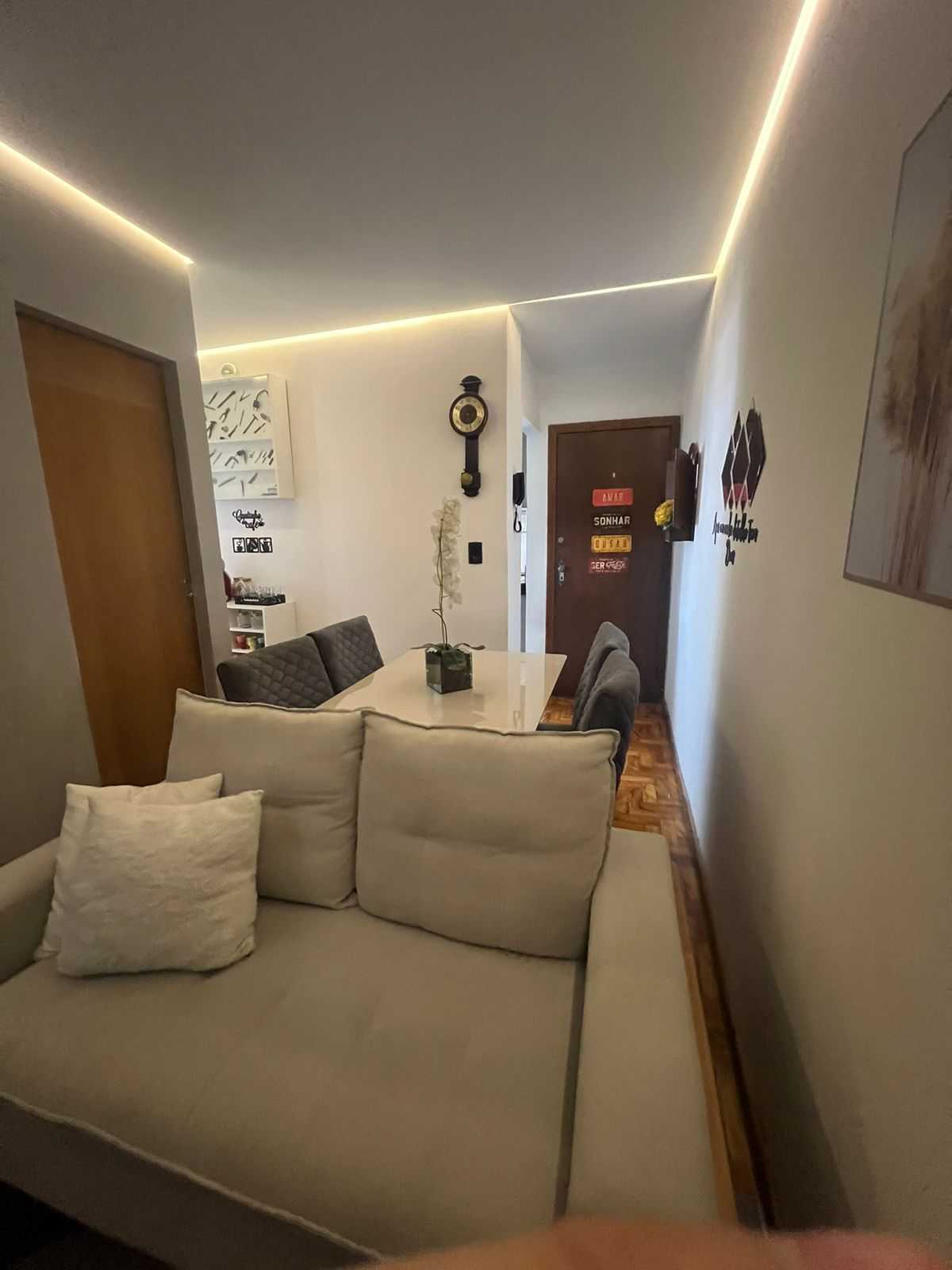 Apartamento à venda com 3 quartos, 50m² - Foto 1