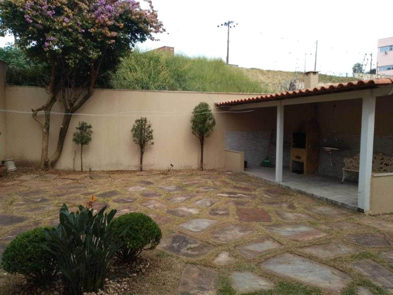 Casa para alugar com 3 quartos, 367m² - Foto 14