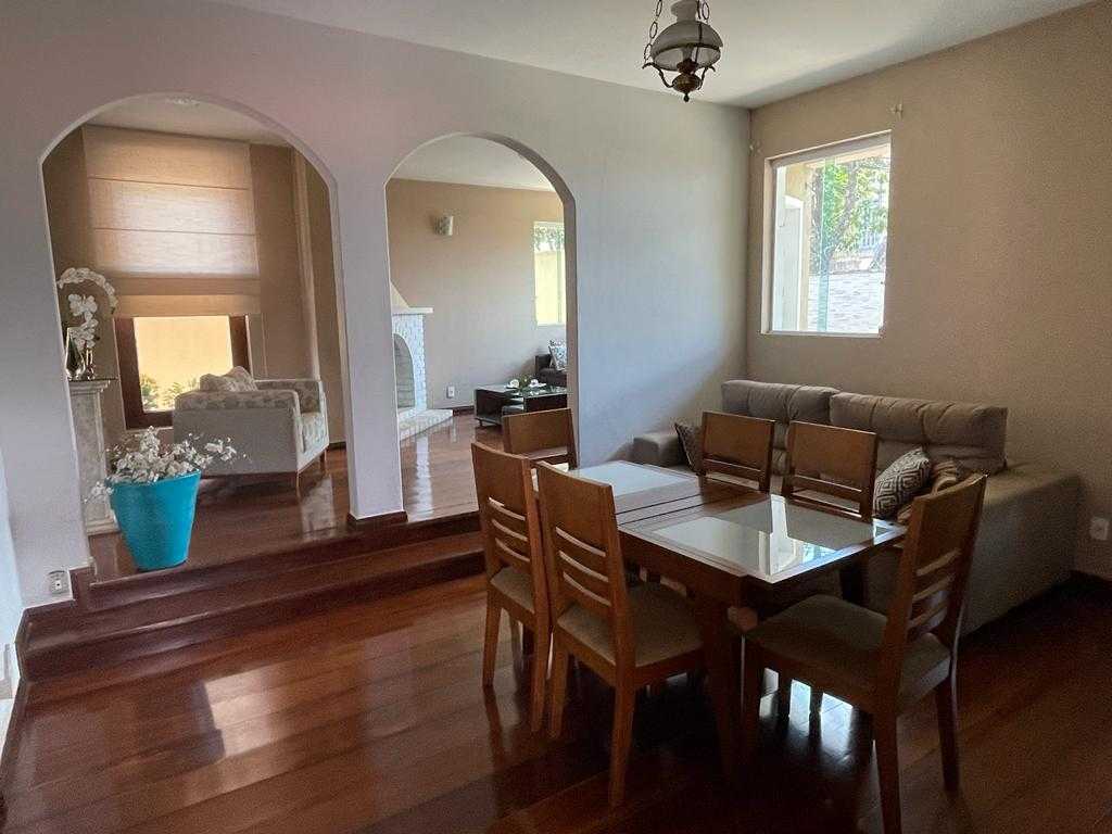 Casa para alugar com 3 quartos, 367m² - Foto 1