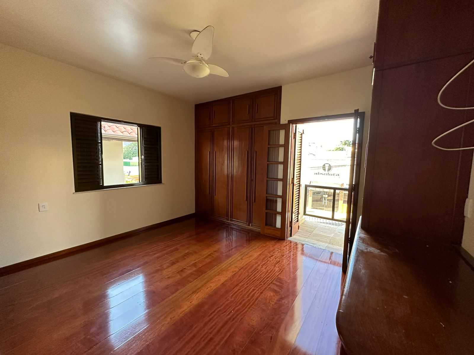 Casa à venda com 4 quartos, 240m² - Foto 5