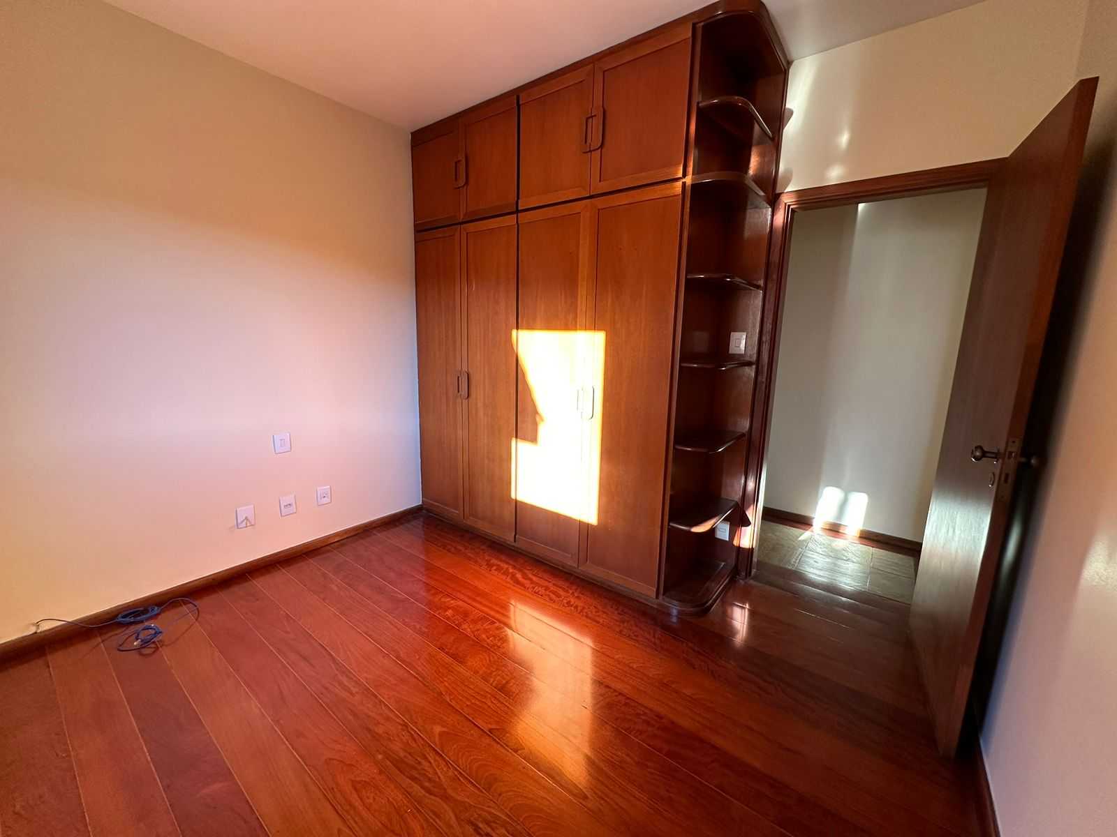 Casa à venda com 4 quartos, 240m² - Foto 6