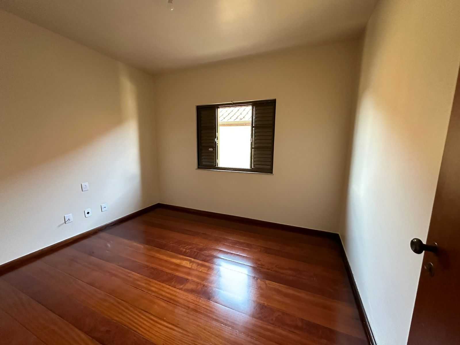 Casa à venda com 4 quartos, 240m² - Foto 9