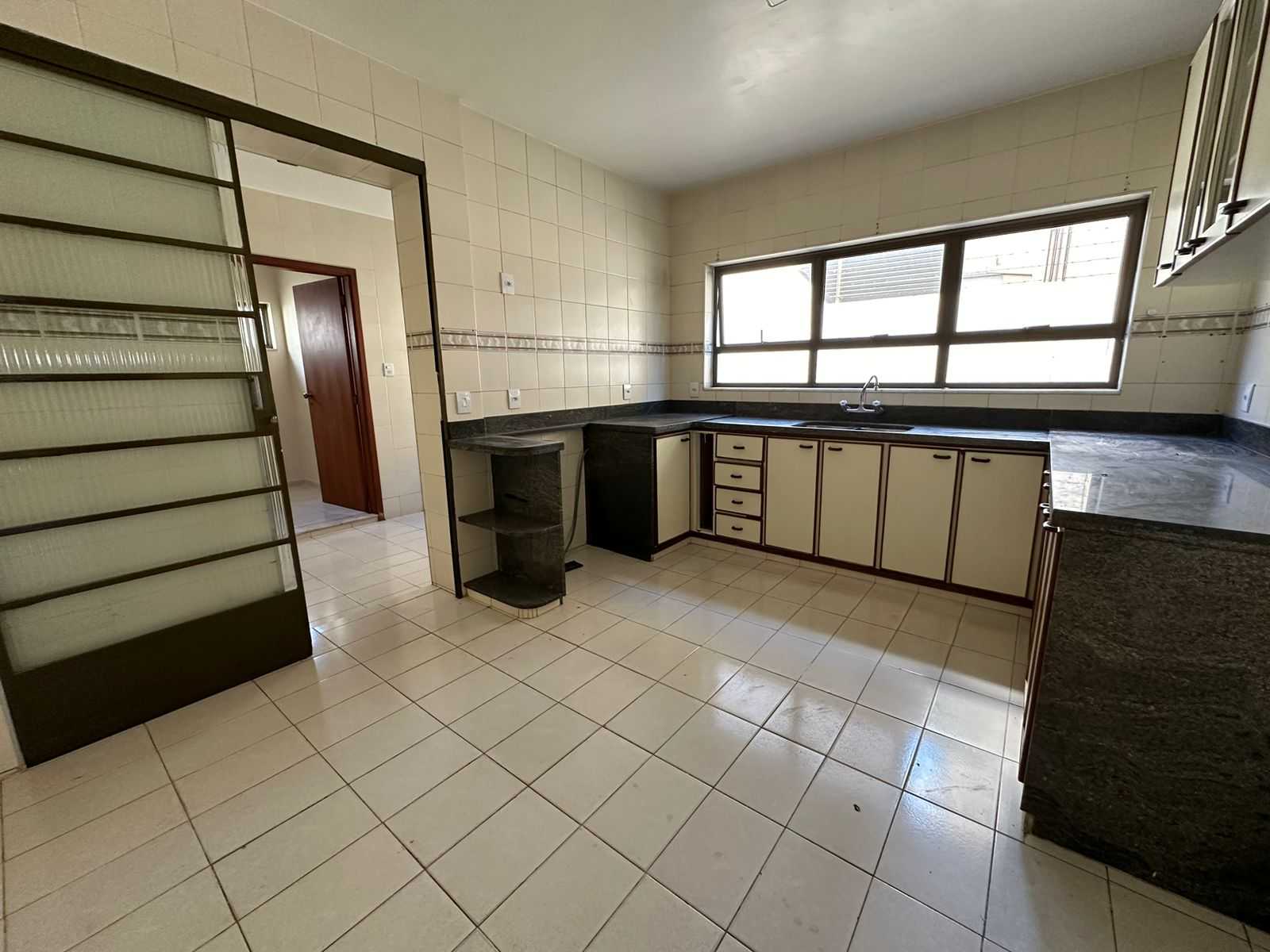 Casa à venda com 4 quartos, 240m² - Foto 10