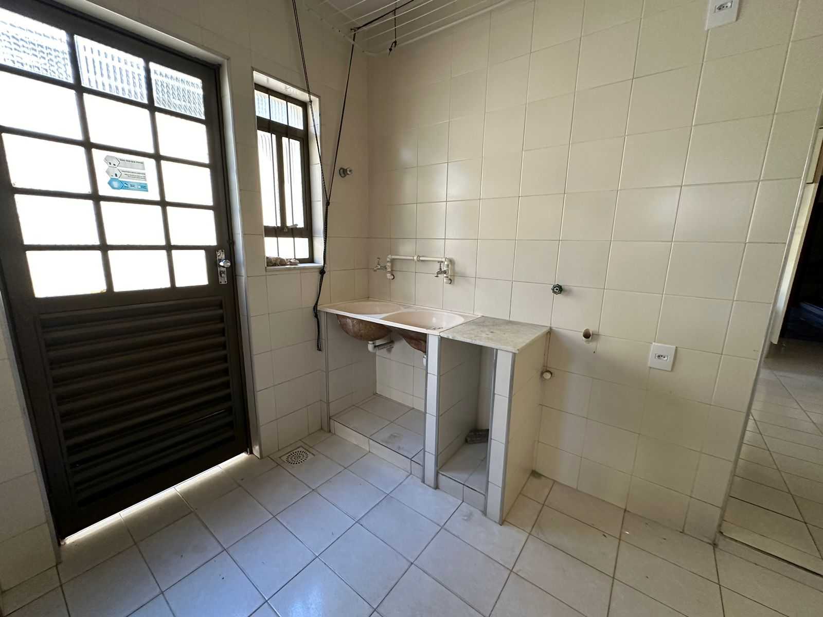 Casa à venda com 4 quartos, 240m² - Foto 14