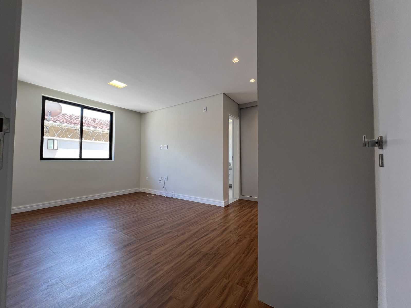 Casa à venda com 4 quartos, 210m² - Foto 21