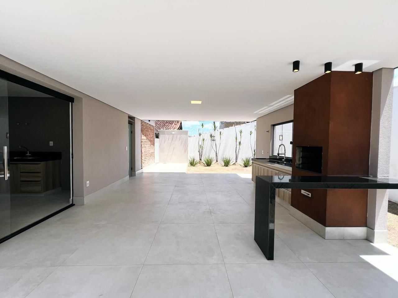 Casa à venda com 4 quartos, 210m² - Foto 4