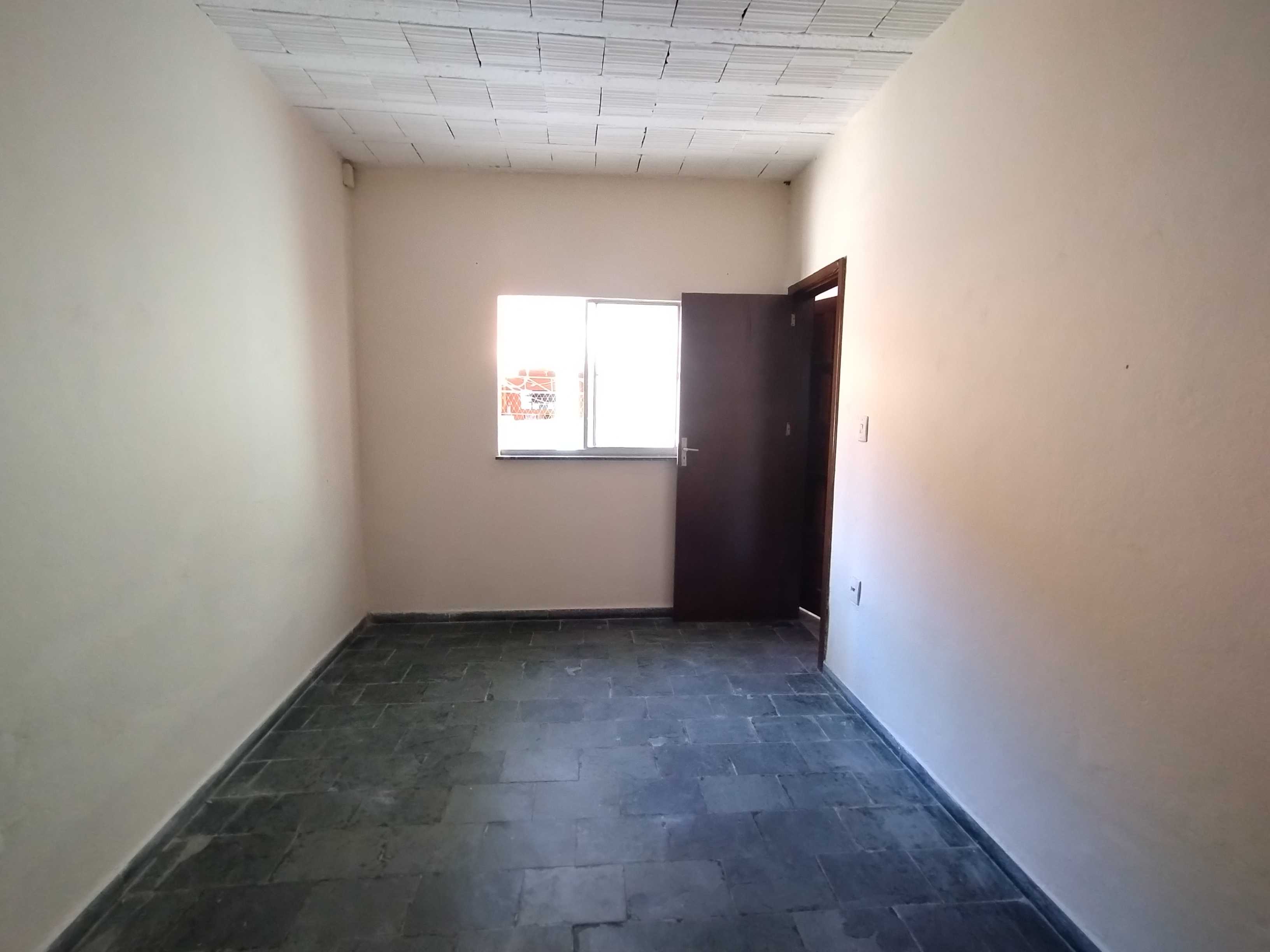 Casa para alugar com 2 quartos, 110m² - Foto 4