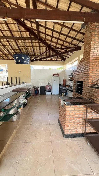 Casa à venda com 3 quartos, 198m² - Foto 2