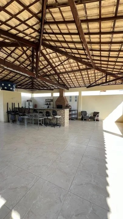 Casa à venda com 3 quartos, 198m² - Foto 1