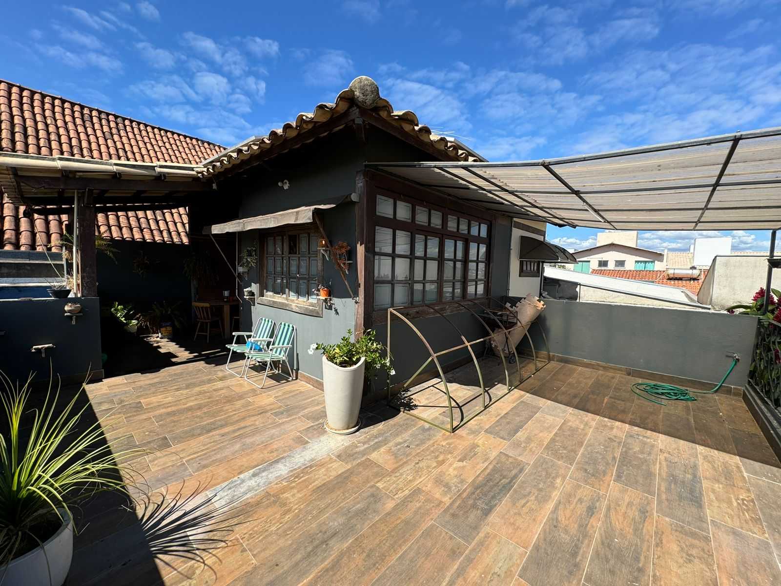 Casa à venda com 4 quartos, 300m² - Foto 3